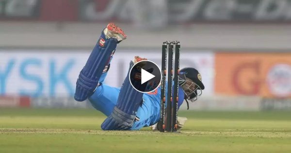 IND vs NZ 3Rd ODI live: त्रिपाठी जी बने मिस्टर 360, लगाया सूर्या के अंदाज मैं जानदार छक्का, देखे वीडियो