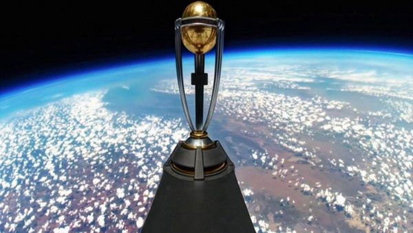 ICC World Cup 2023: धरती से 12000 फीट ऊपर वायुमंडल में अनूठे अंदाज में हुआ विश्व कप ट्राफी का अनावरण